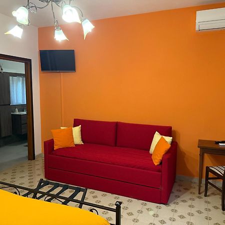 B&B Villa Mirella Casnate Con Bernate Bagian luar foto