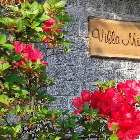 B&B Villa Mirella Casnate Con Bernate Bagian luar foto