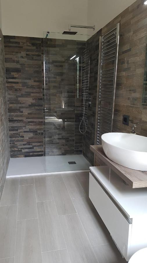 B&B Villa Mirella Casnate Con Bernate Bagian luar foto