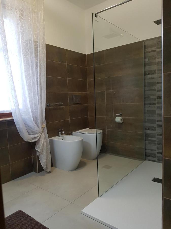 B&B Villa Mirella Casnate Con Bernate Bagian luar foto