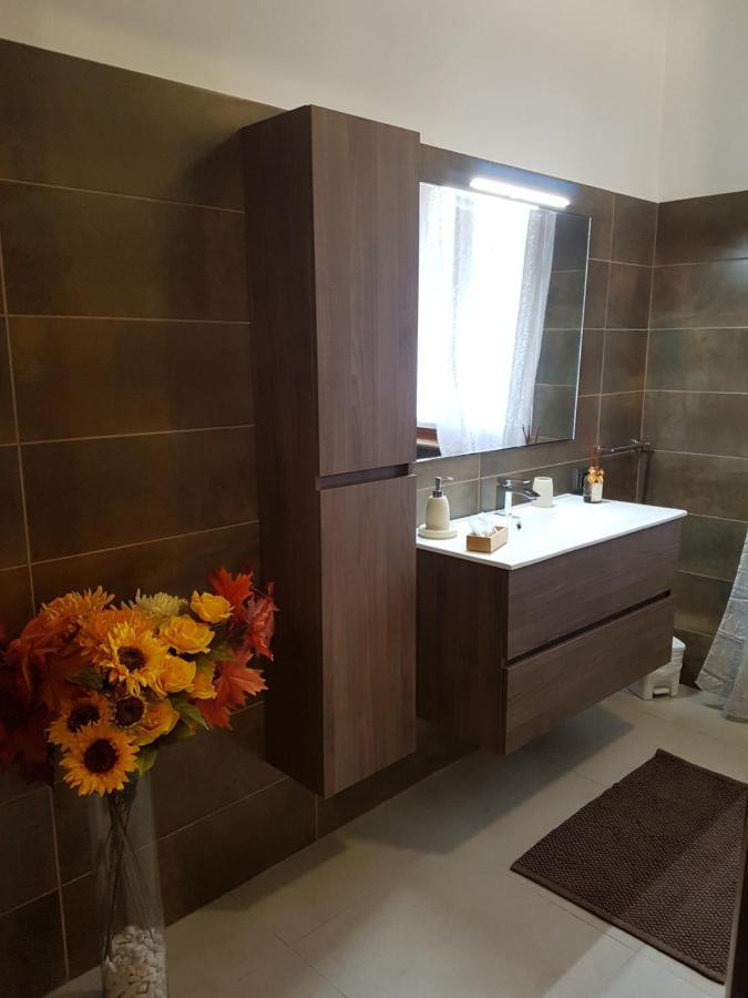 B&B Villa Mirella Casnate Con Bernate Bagian luar foto