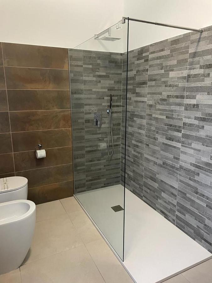 B&B Villa Mirella Casnate Con Bernate Bagian luar foto