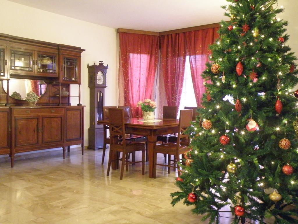 B&B Villa Mirella Casnate Con Bernate Bagian luar foto