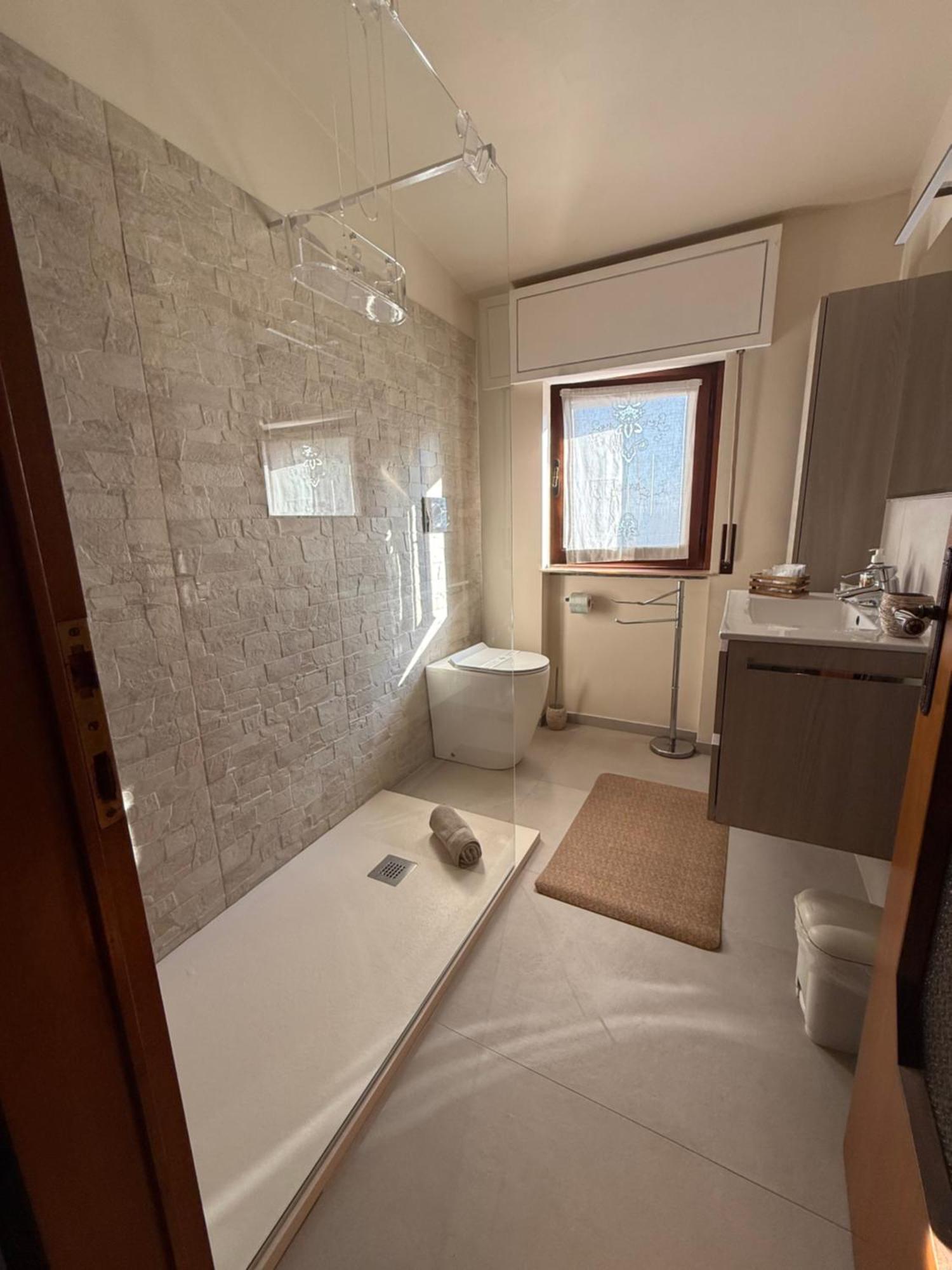 B&B Villa Mirella Casnate Con Bernate Bagian luar foto