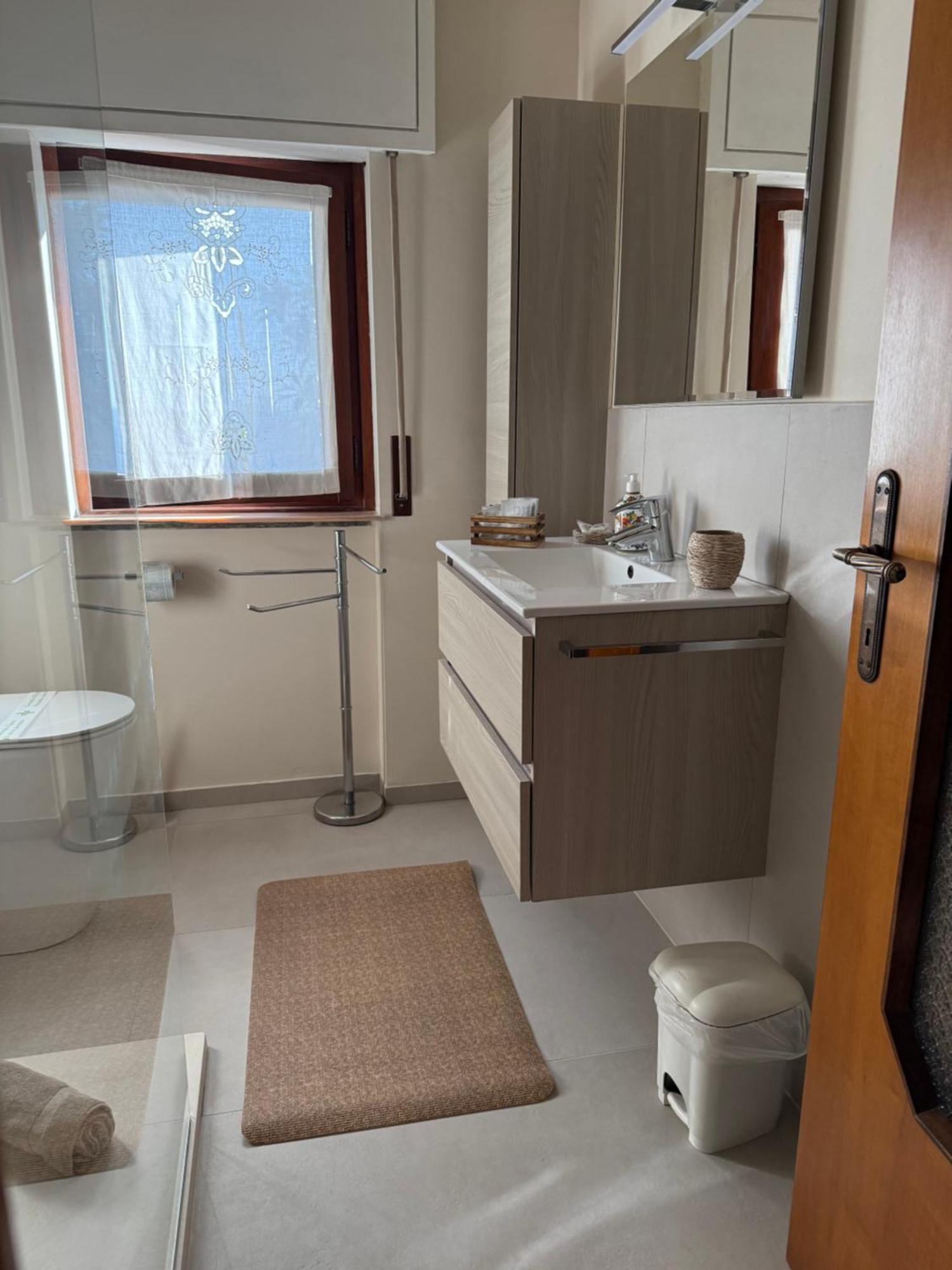 B&B Villa Mirella Casnate Con Bernate Bagian luar foto