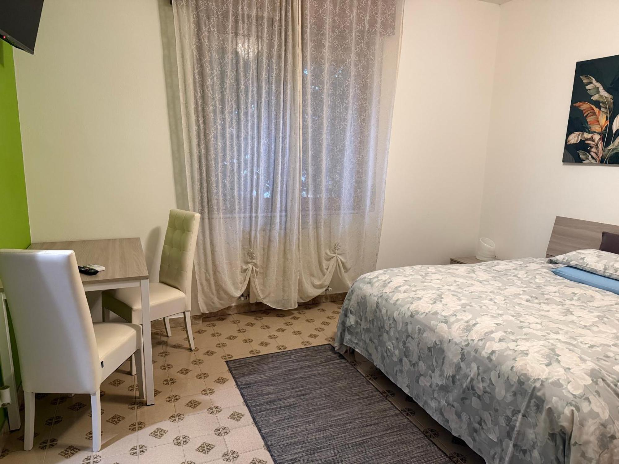 B&B Villa Mirella Casnate Con Bernate Bagian luar foto