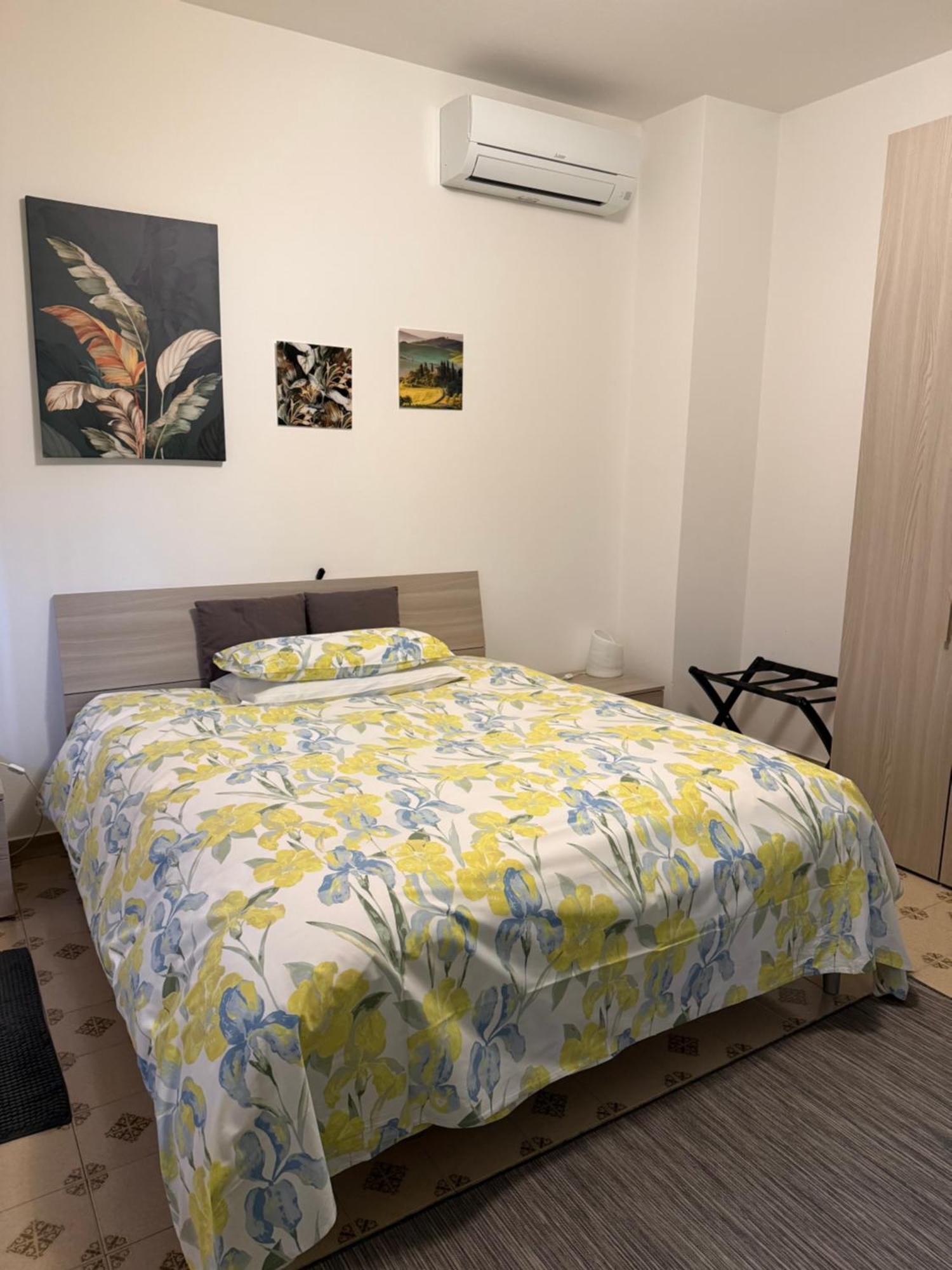 B&B Villa Mirella Casnate Con Bernate Bagian luar foto