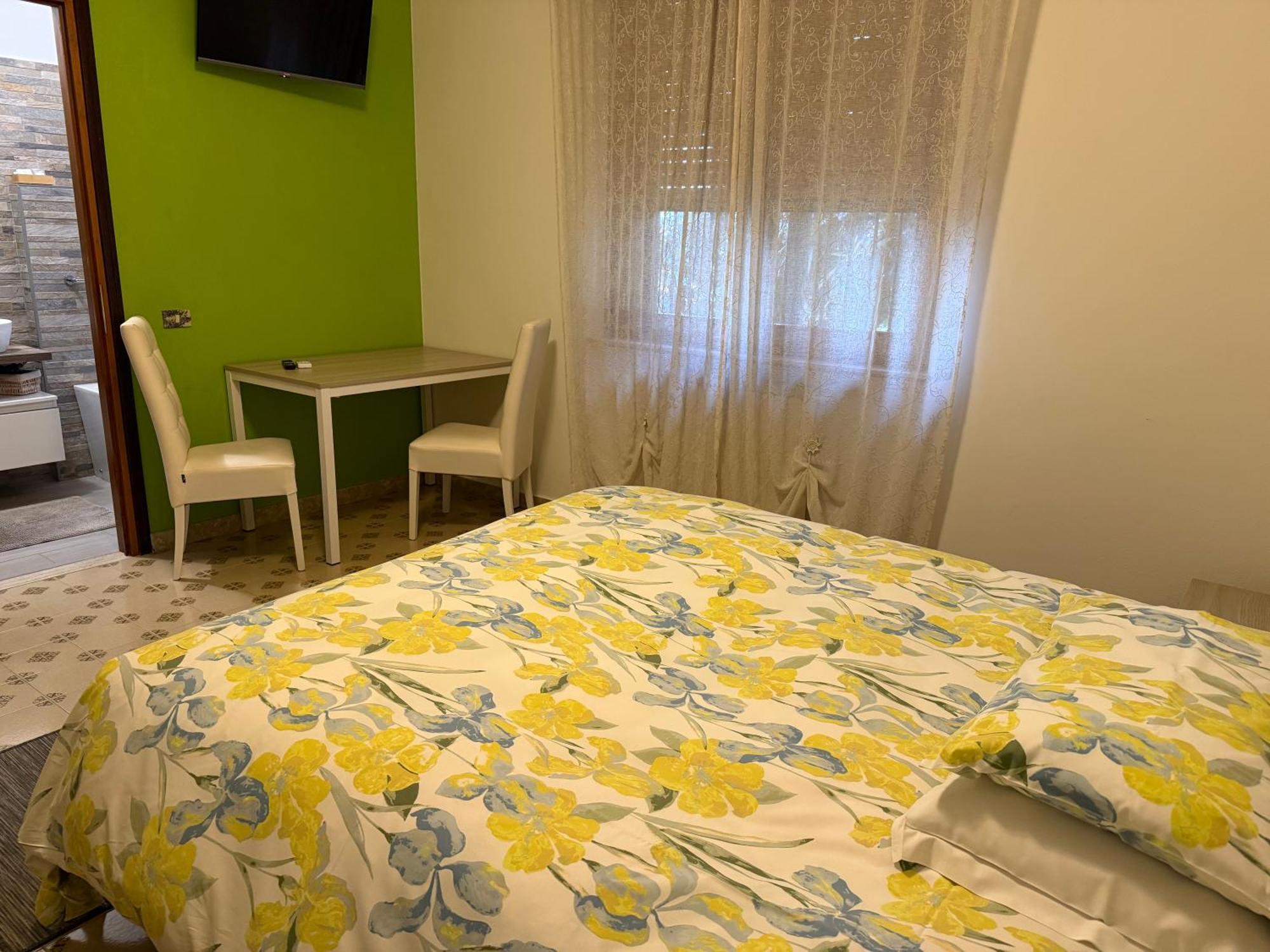 B&B Villa Mirella Casnate Con Bernate Bagian luar foto