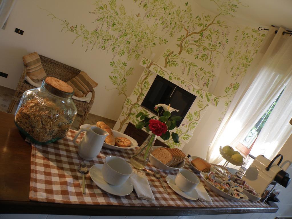 B&B Villa Mirella Casnate Con Bernate Bagian luar foto