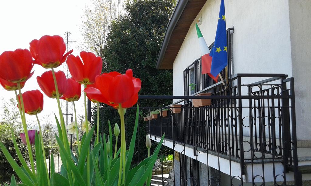 B&B Villa Mirella Casnate Con Bernate Bagian luar foto