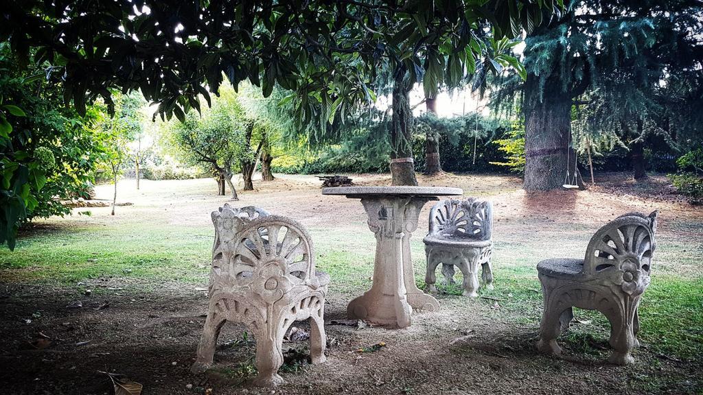 B&B Villa Mirella Casnate Con Bernate Bagian luar foto