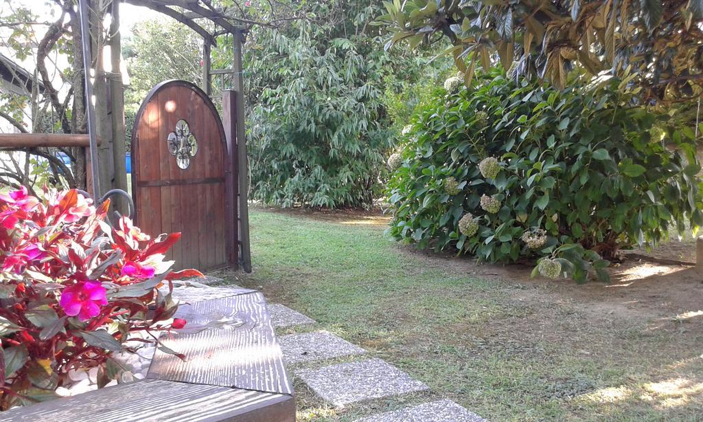 B&B Villa Mirella Casnate Con Bernate Bagian luar foto