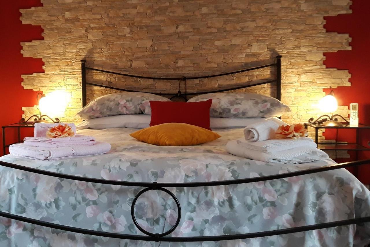 B&B Villa Mirella Casnate Con Bernate Bagian luar foto